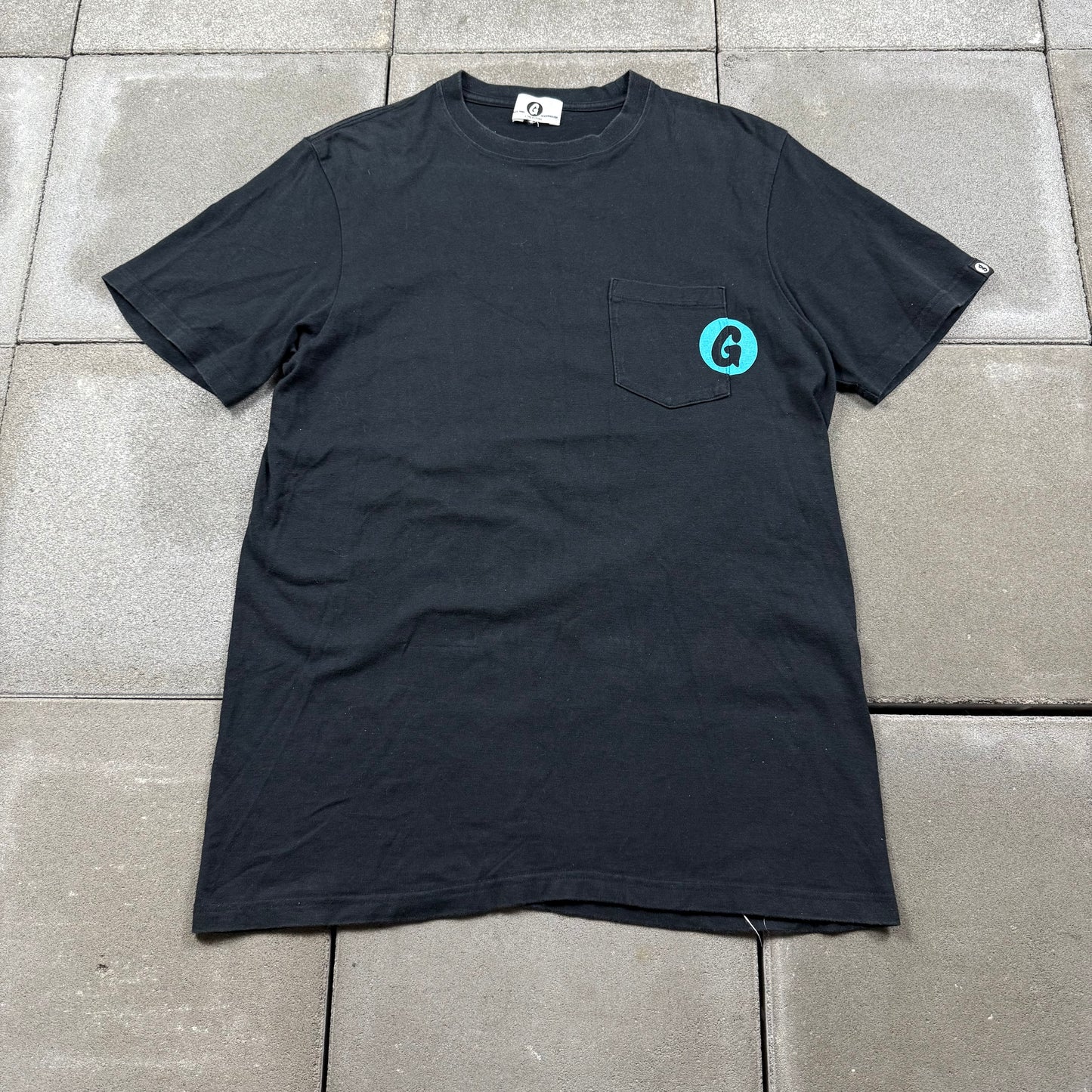 GOOD ENOUGH 10s gram logo pocket Tee