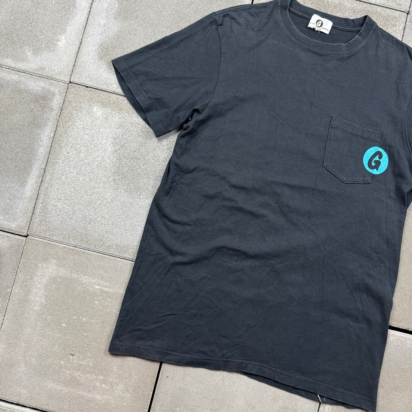 GOOD ENOUGH 10s gram logo pocket Tee