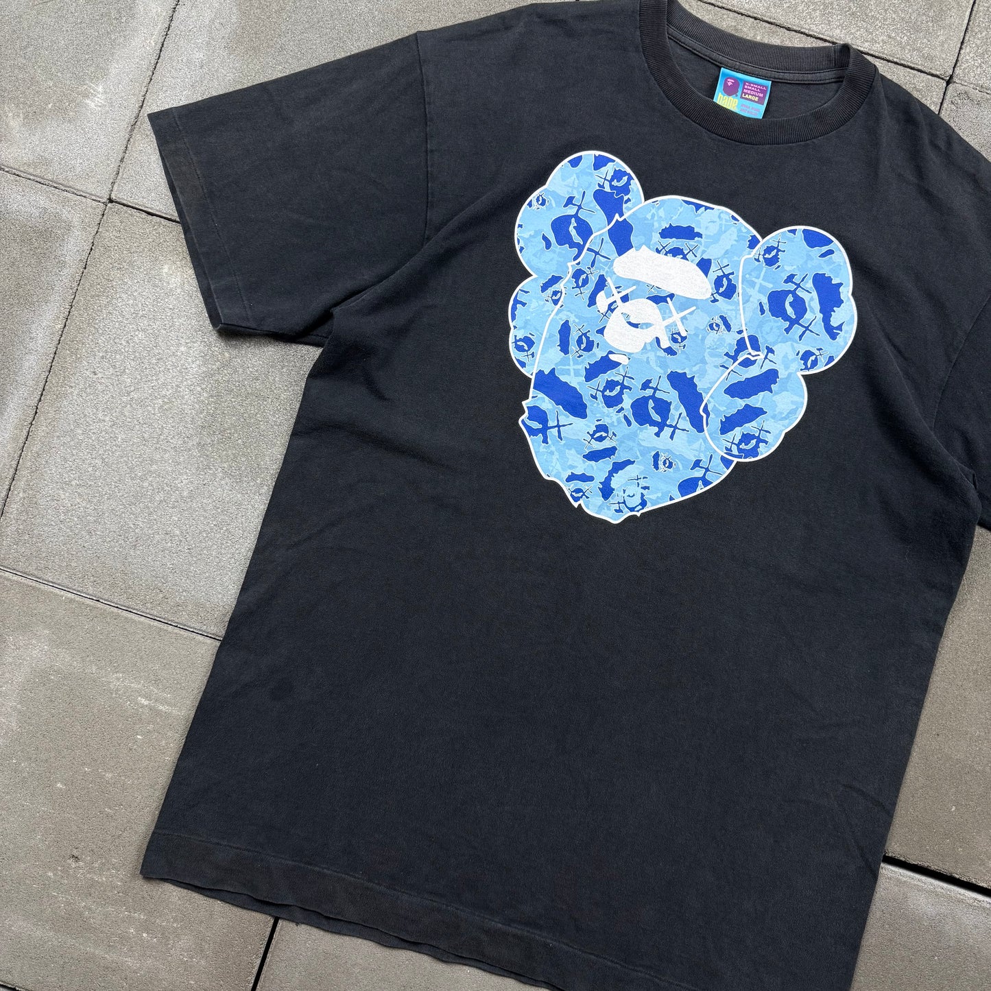 A BATHING APE × KAWS 10s BIG HEAD Tee L